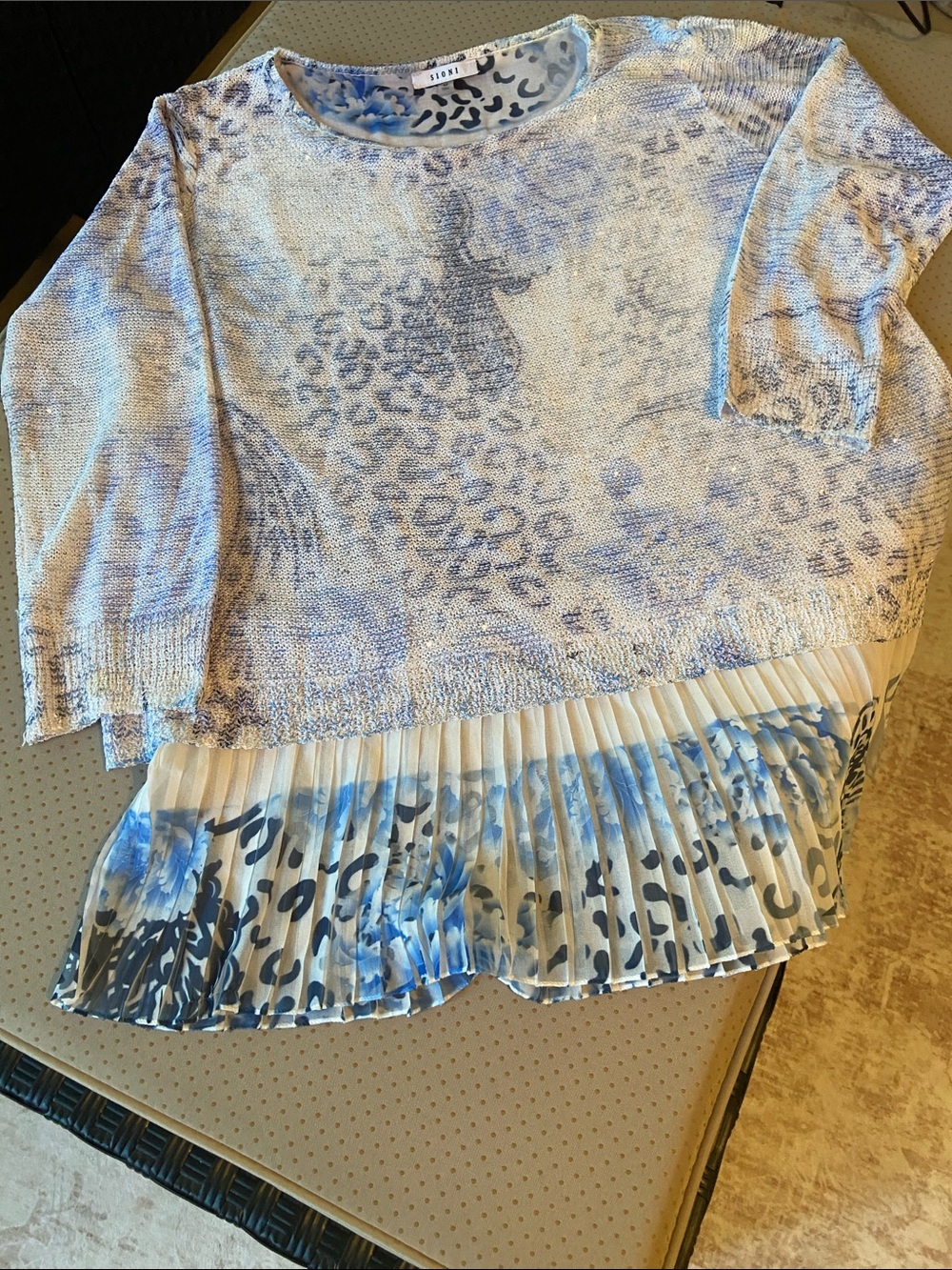 Sioni Medium Blue and White Floral-Leopard Layered Sweater Top